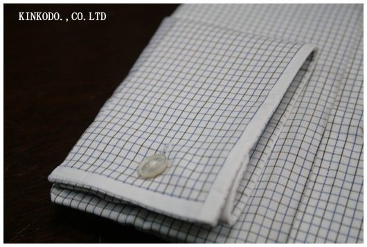 衿とカフスの縁を白のクレリックにしたシャツのオーダーシャツのデザイン。