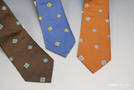 スクエア柄のジャガード織りのネクタイ。イタリア老舗ネクタイメーカーALBENIアルベニ社製
