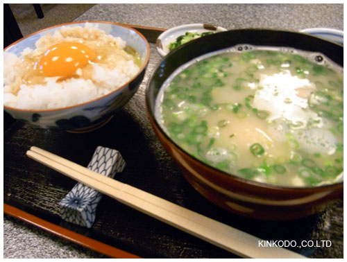 鶏スープと卵かけご飯