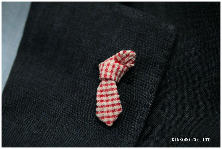 ネクタイの形をしたラベルピン