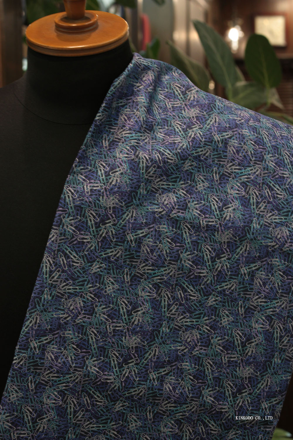 NO-10558390 クリップをモチーフにしたアート調プリント生地 TEXTA テキスタ社製生地 綿100%