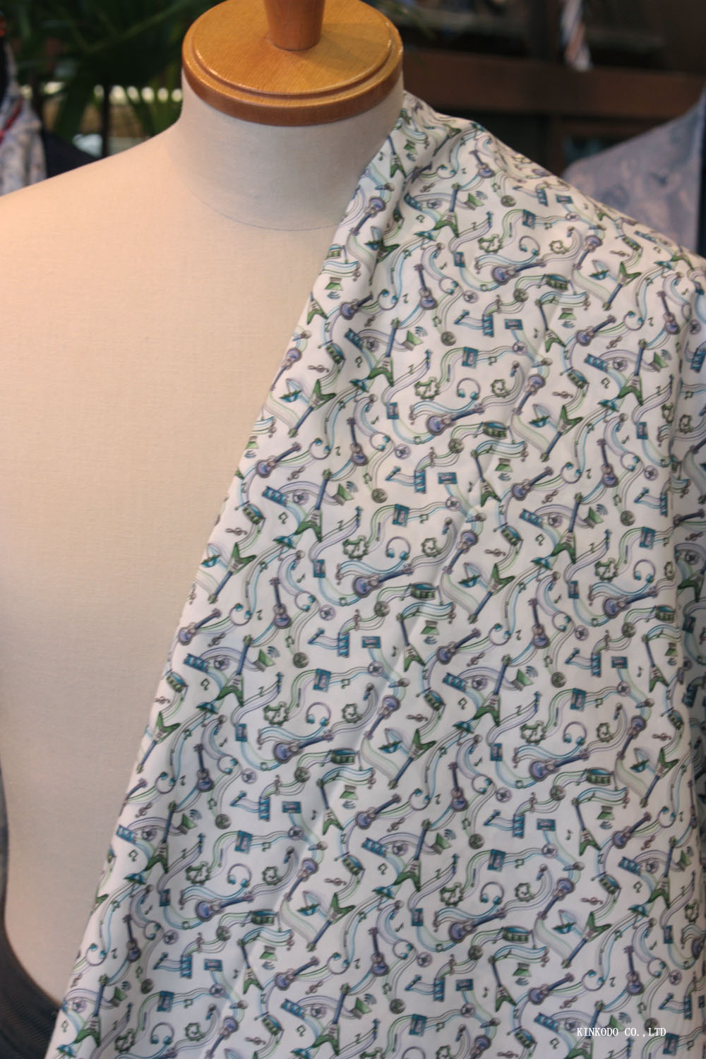 NO-LB3643A　楽器モチーフのプリント生地　綿100％　LIBERTY PRINT　リバティプリント　綿100％