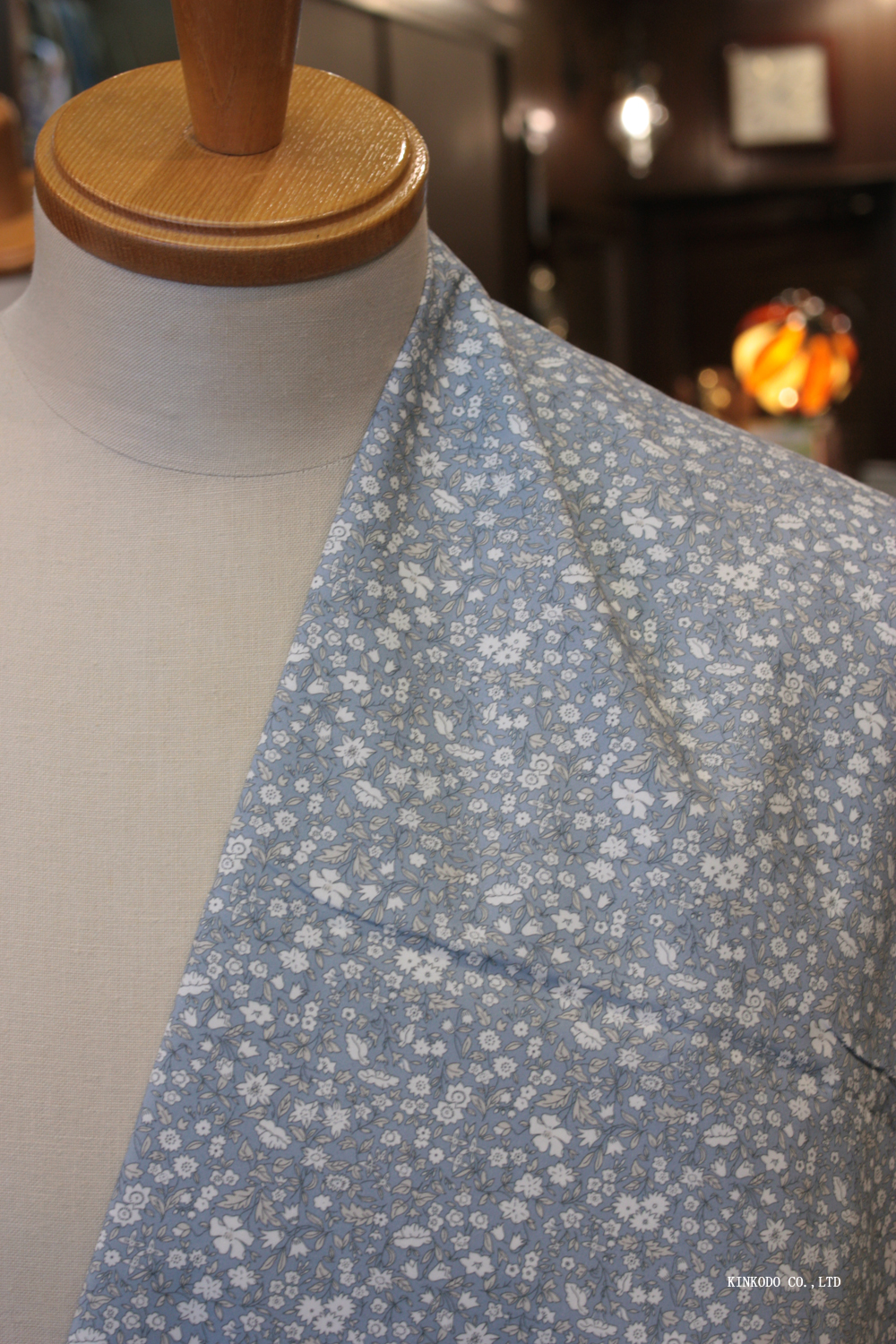 ◯◯◯◯NO-LB3650B ブルーグレー地のフラワープリント生地 綿100% LIBERTY PRINT リバティプリント 綿100%
