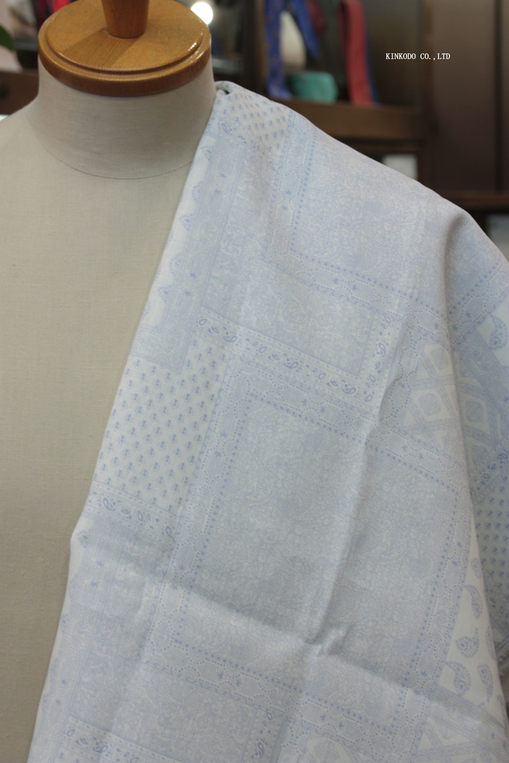 NO-LB7502A　BANDANA PATCHWORK 淡いブルーのバンダナパッチワーク柄　LIBERTY PRINT　リバティプリント　リネン100％